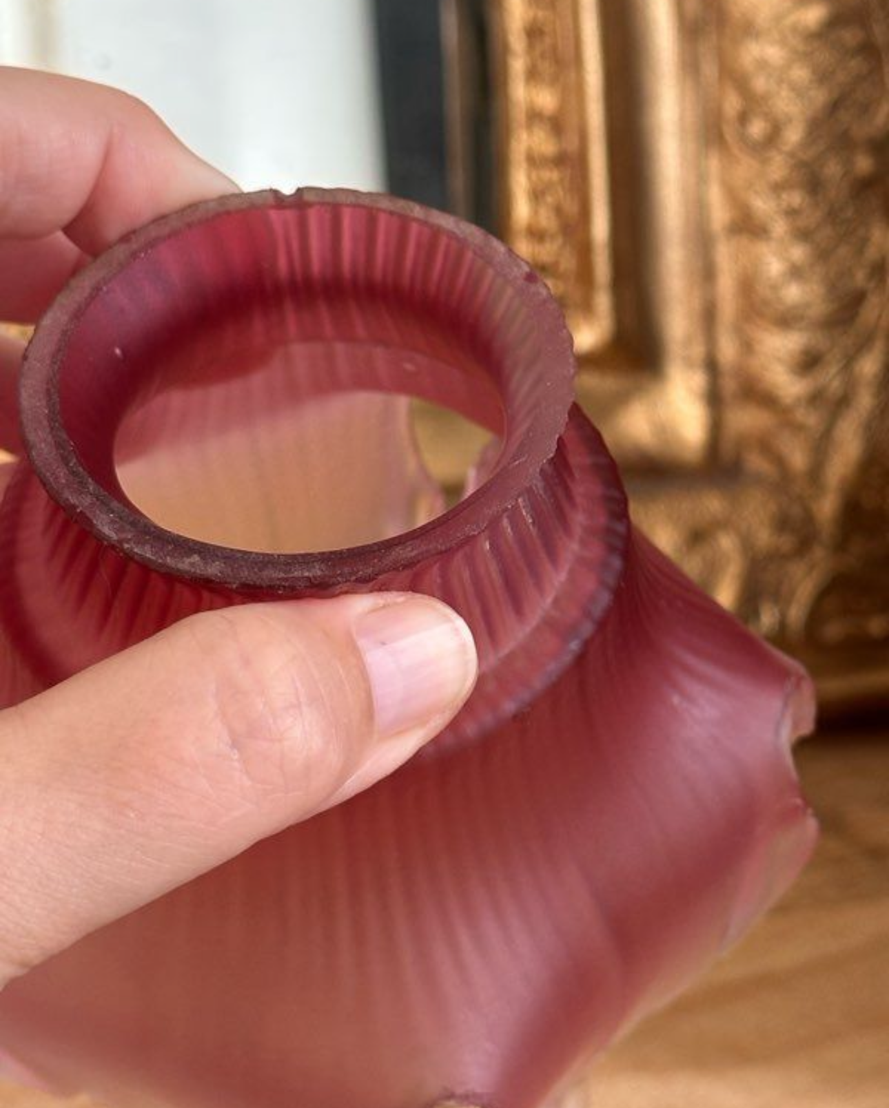 Tulipe ancienne en verre givrée rose