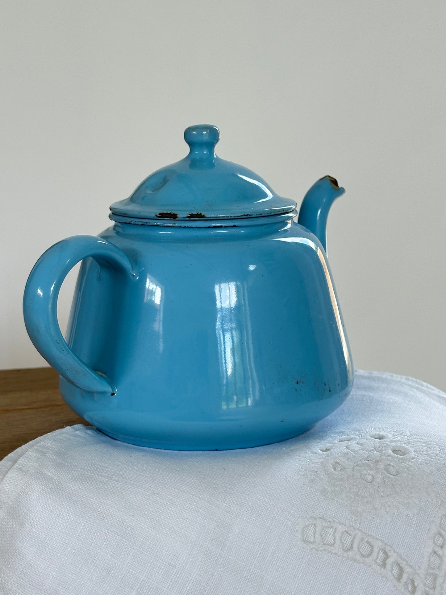 Petite théière vintage émaillée bleue