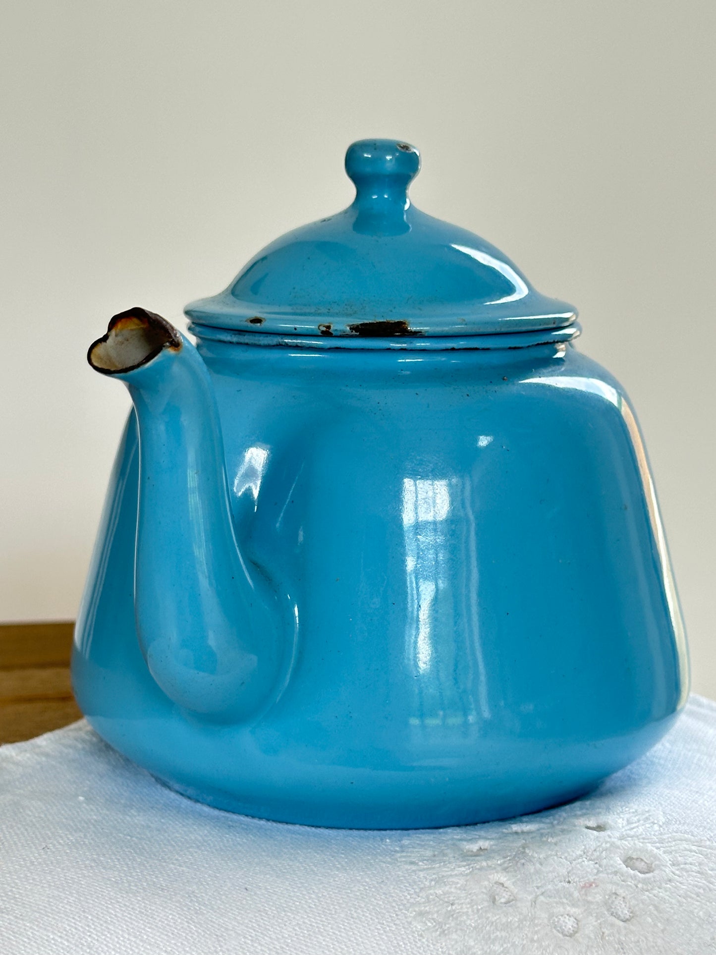 Petite théière vintage émaillée bleue