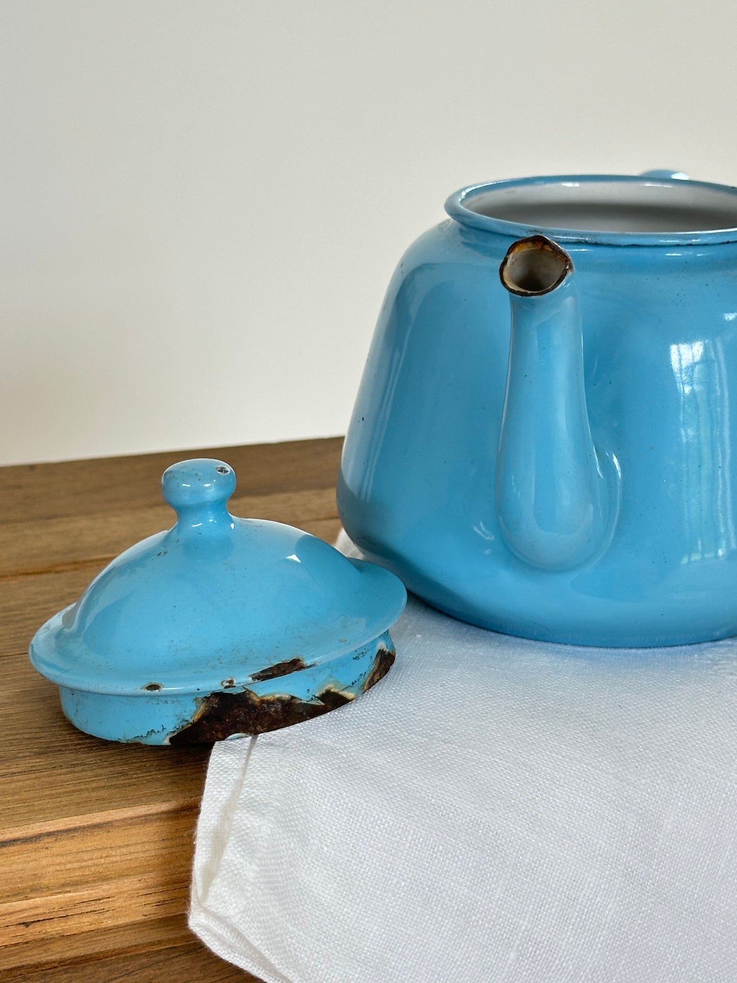 Petite théière vintage émaillée bleue