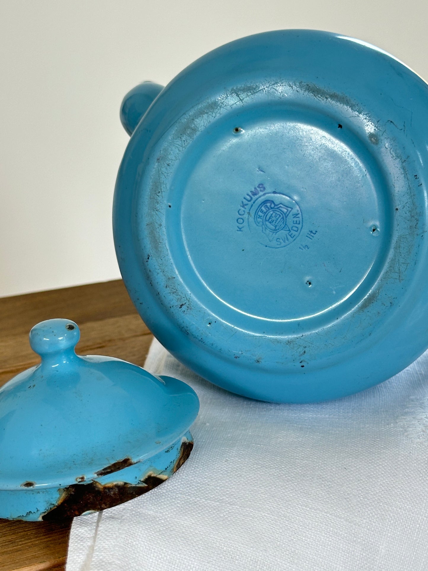 Petite théière vintage émaillée bleue