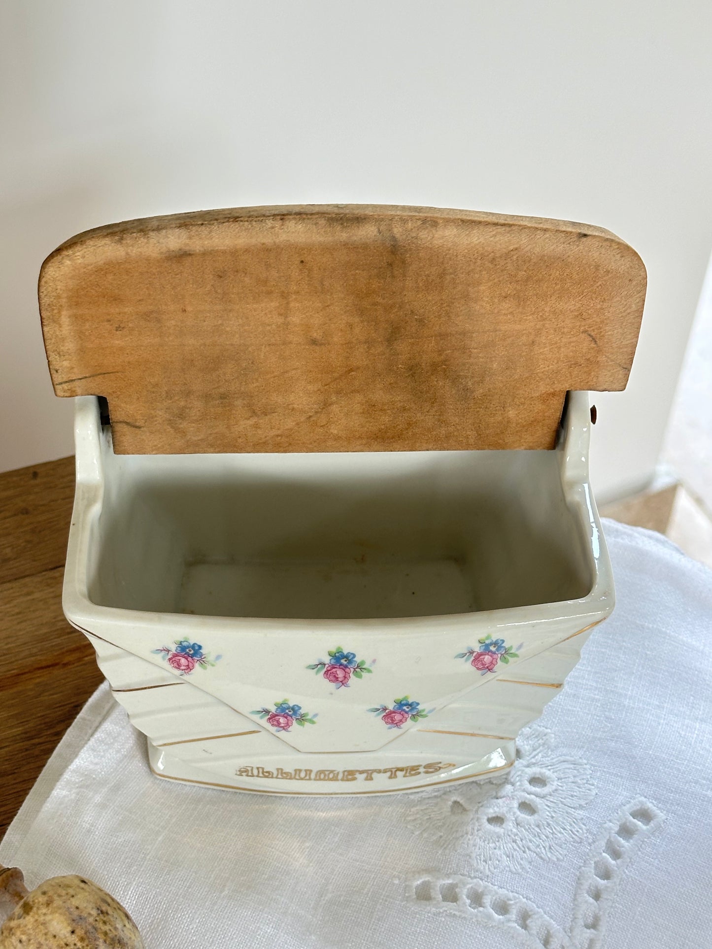Pot à allumettes ancien