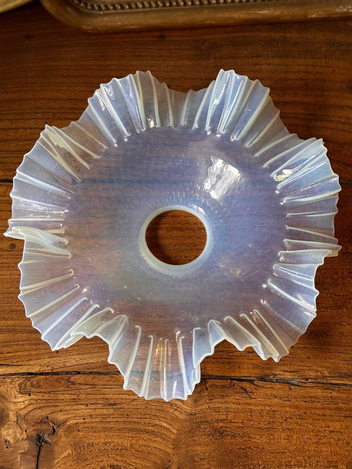 Abat-jour ancien en verre opalescent