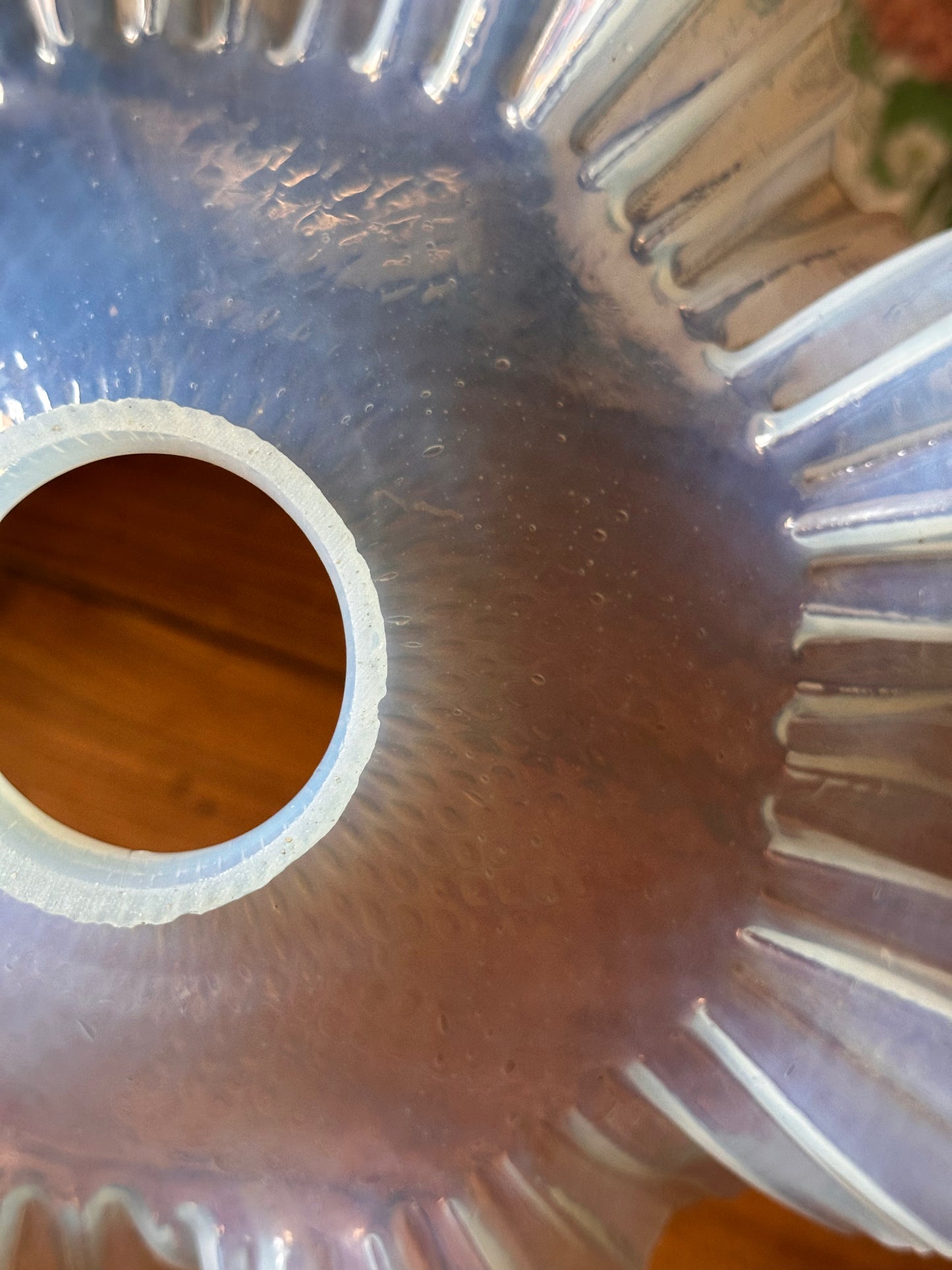 Abat-jour ancien en verre opalescent