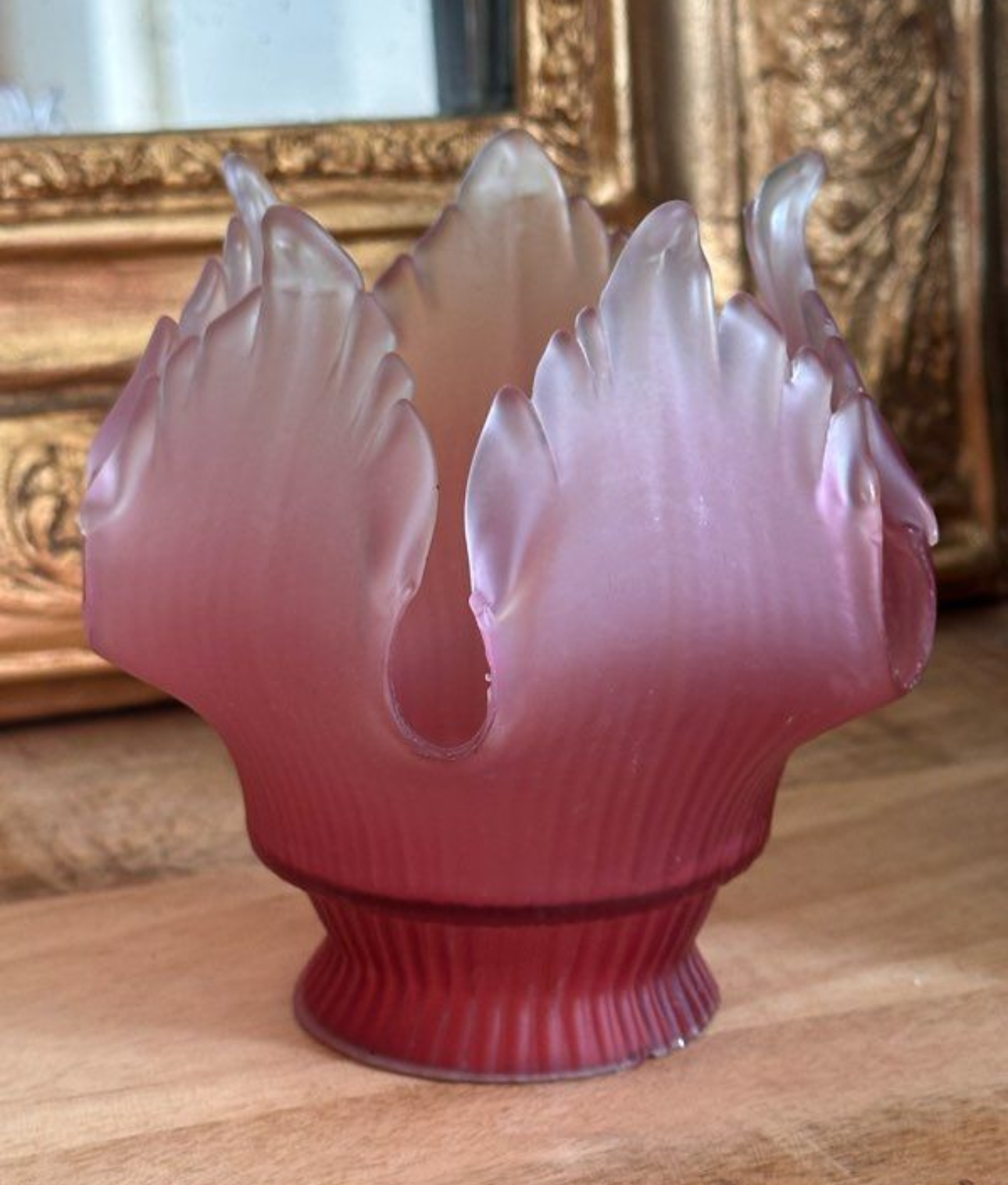 Tulipe ancienne en verre givrée rose