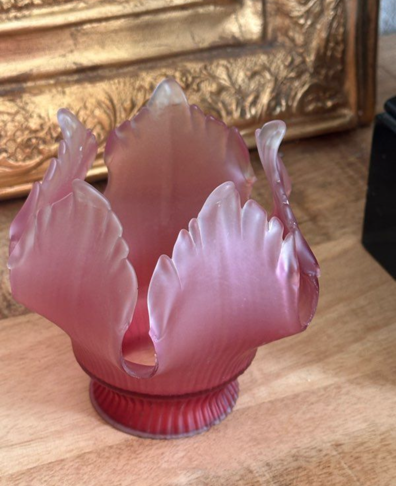 Tulipe ancienne en verre givrée rose