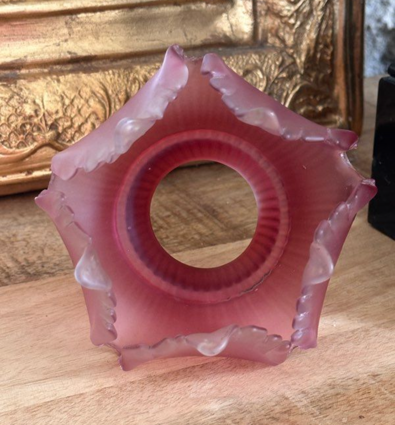 Tulipe ancienne en verre givrée rose