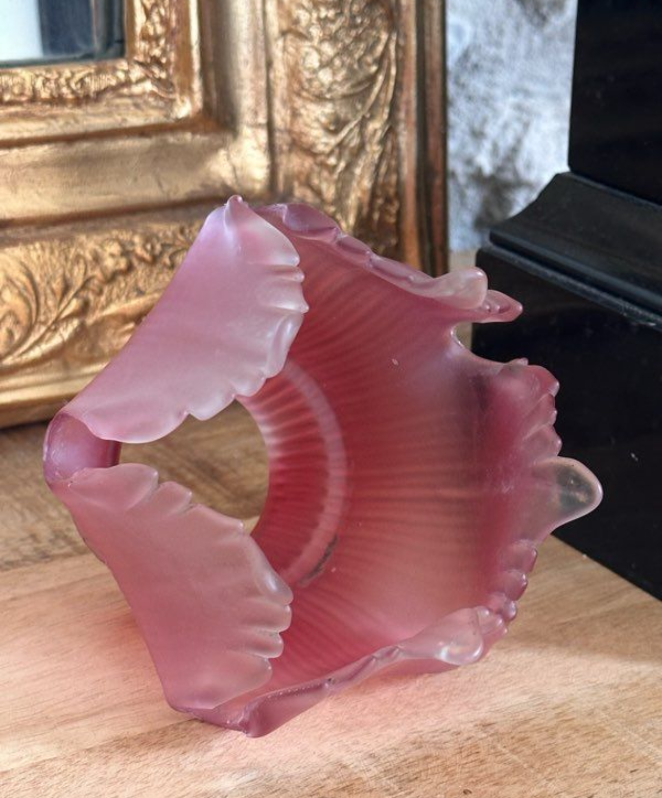 Tulipe ancienne en verre givrée rose